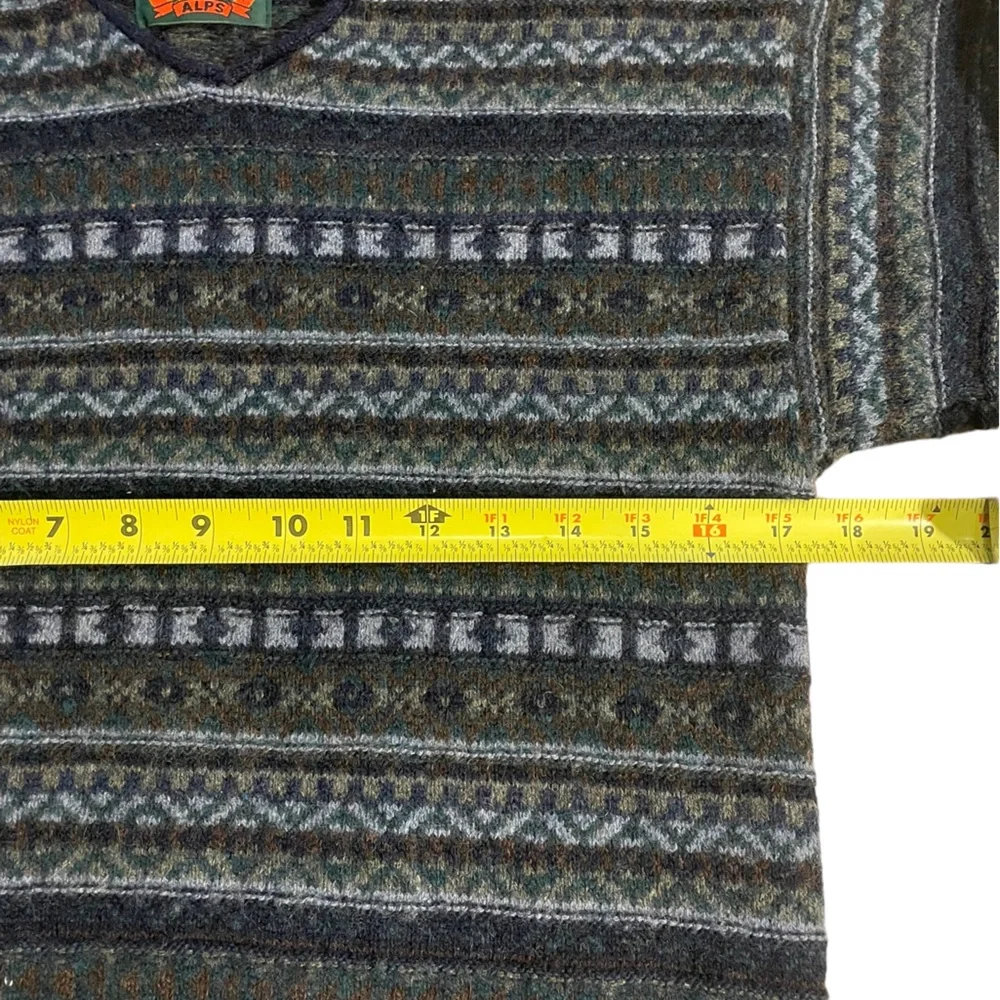 Patterned Crew Neck Sweater - Picture 4 of 7